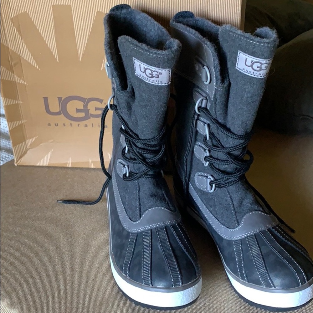 Ugg shoes baroness waterproof almost NEW in box